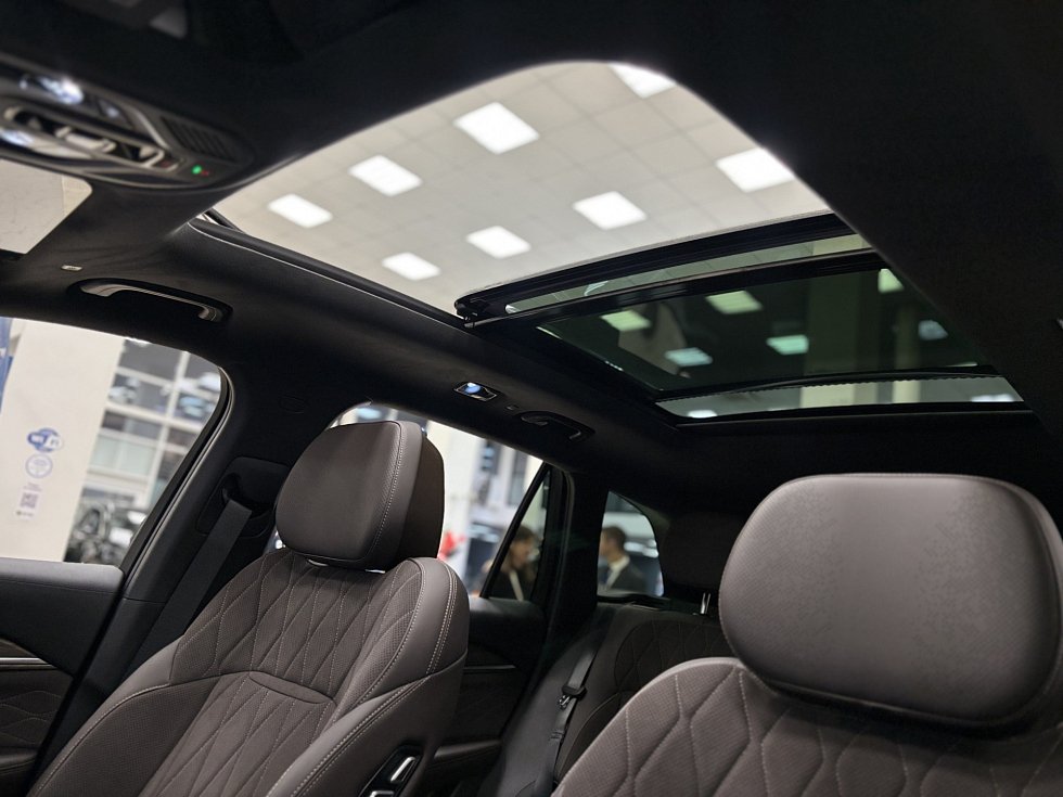 Geely Monjaro Flagship, серебряный