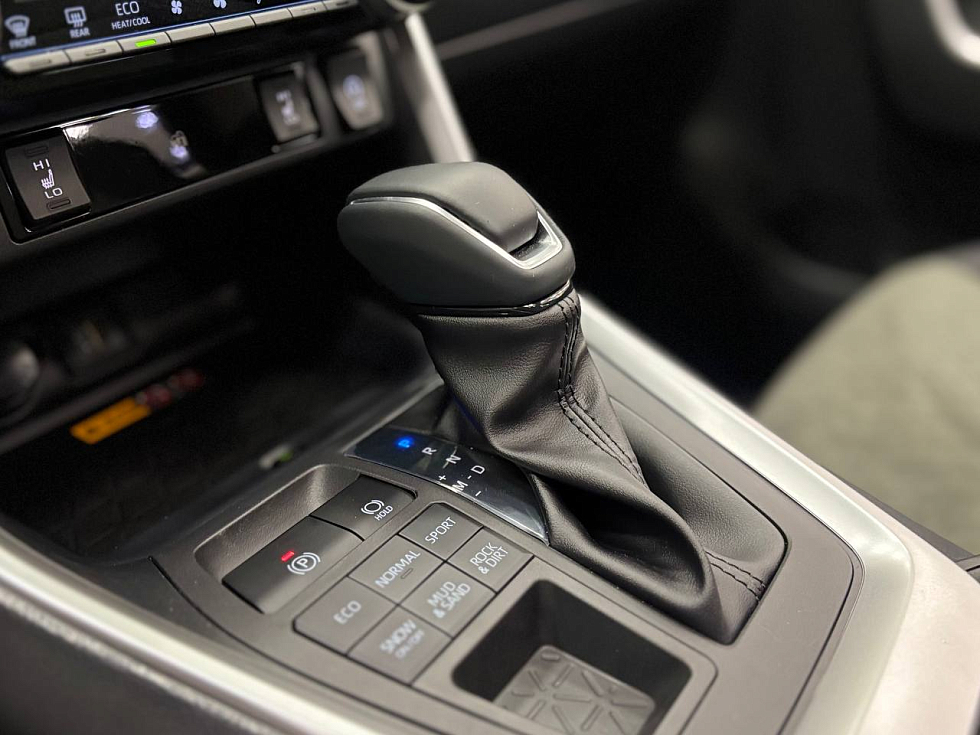 Toyota RAV4 Luxury, белый