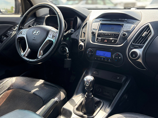 Hyundai ix35, 2010 года, пробег 278674 км