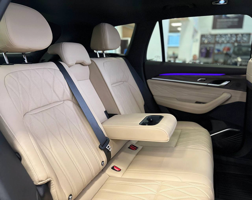 Geely Monjaro Flagship (2023-2025), черный