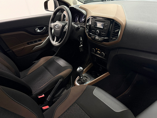 Lada (ВАЗ) XRAY Exclusive (2018), 2017 года, пробег 185987 км