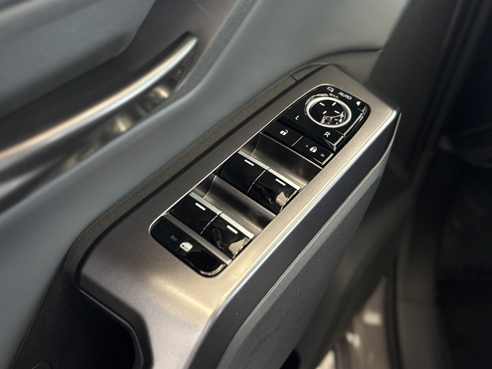 Toyota RAV4 Luxury, серый