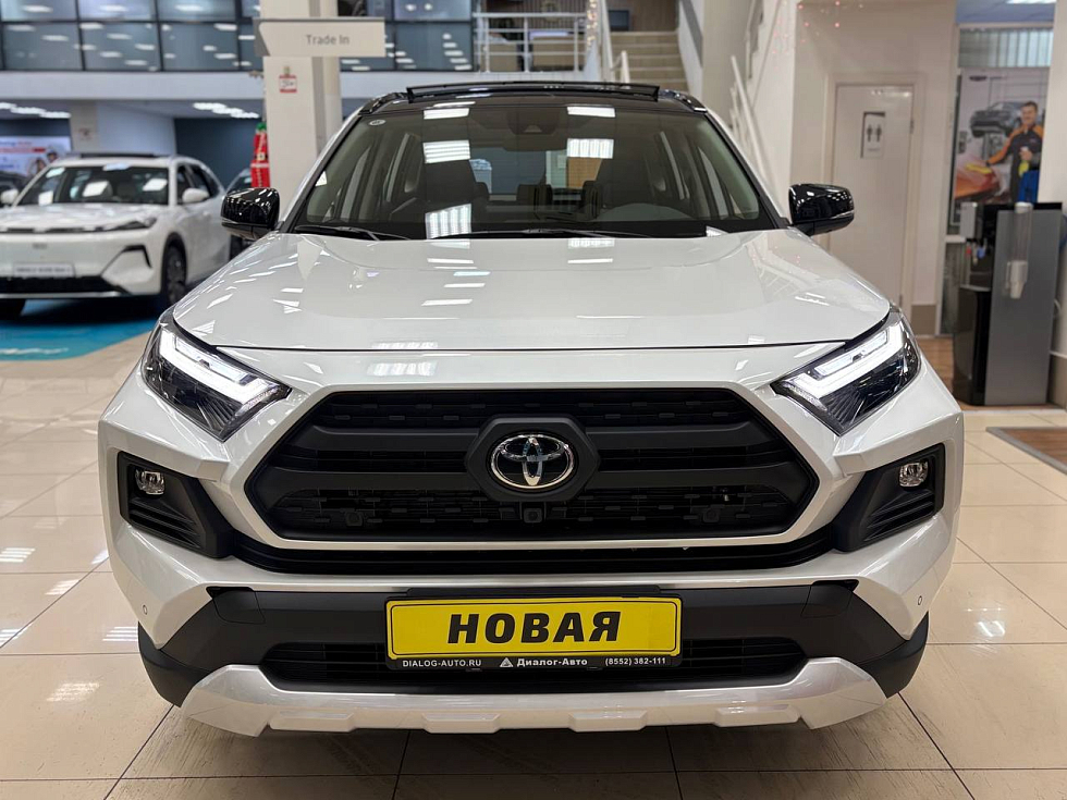 Toyota RAV4 Luxury, белый