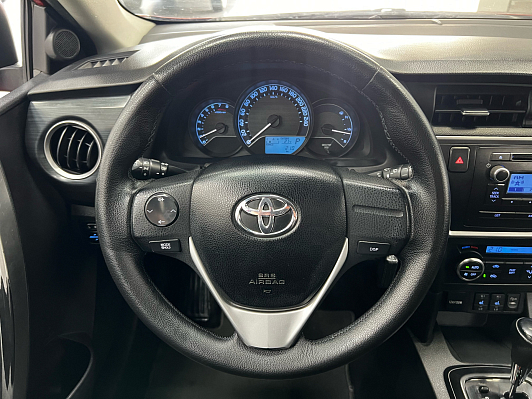 Toyota Auris, 2013 года, пробег 179650 км