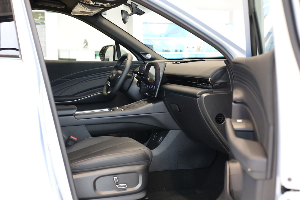 Omoda C7 Драйв, серебряный