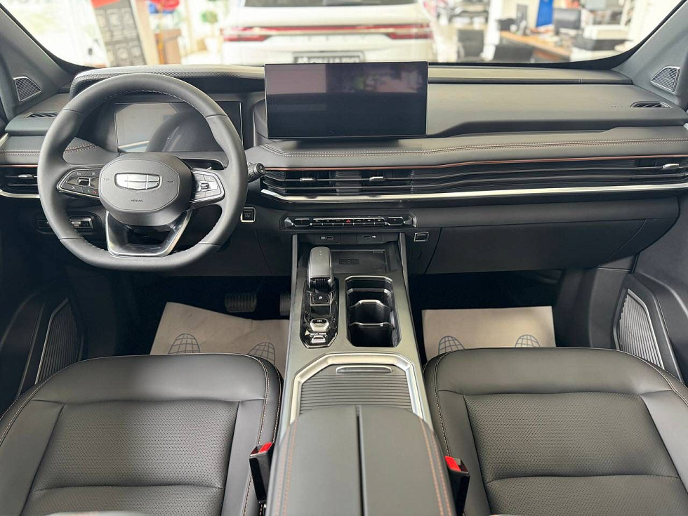 Geely Okavango Флагман, белый