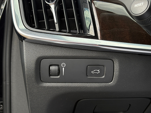 Volvo S90 Inscription, 2018 года, пробег 116905 км