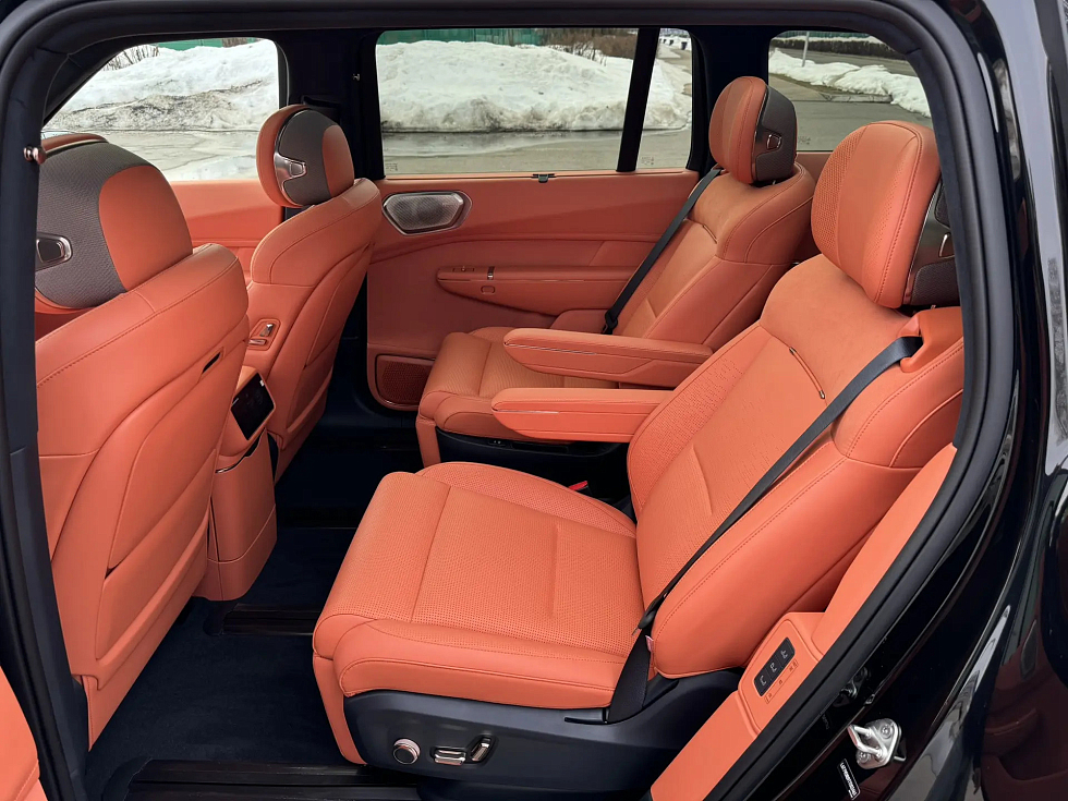 Lynk & Co 900 Ultra (6 seats), черный