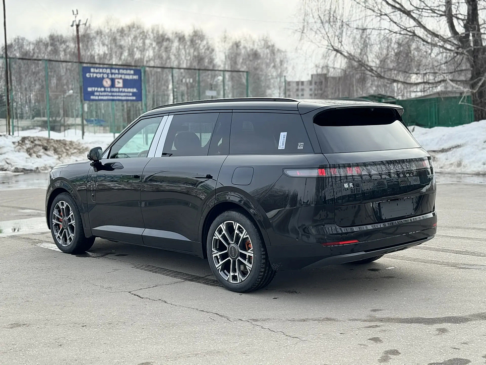 Lynk & Co 900 Ultra (6 seats), черный