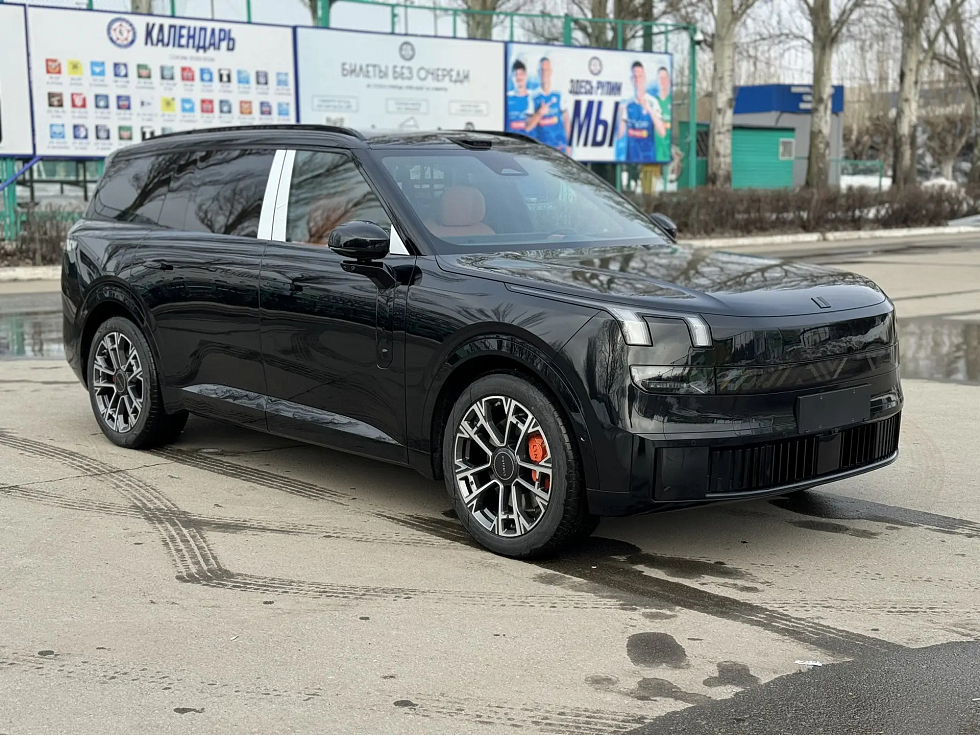 Lynk & Co 900 Ultra (6 seats), черный