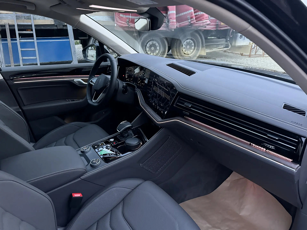 Volkswagen Tiguan R-Line Smart Leadership, серый