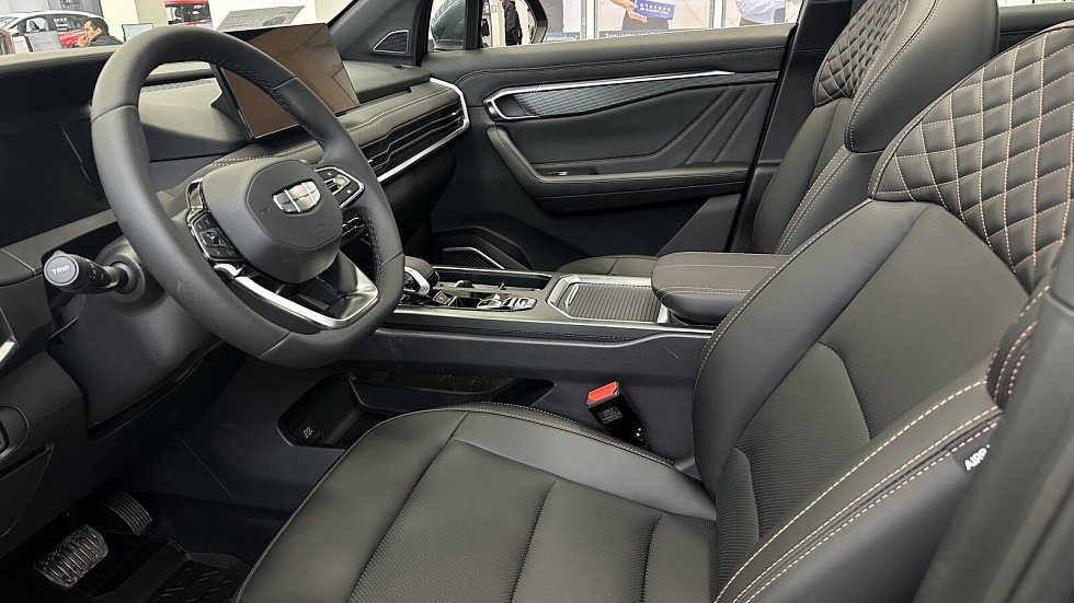 Geely Okavango Флагман, серый