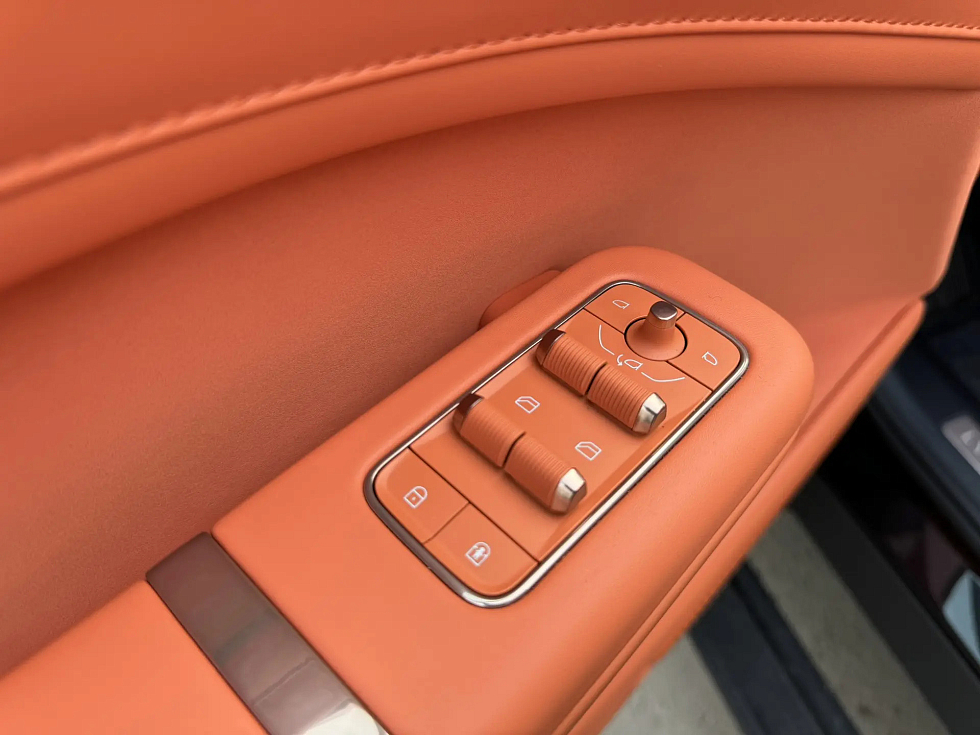 Lynk & Co 900 Ultra (6 seats), черный