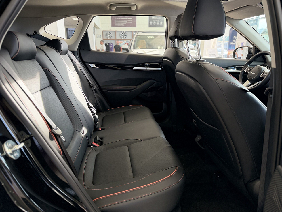 Kia Seltos Luxury Edition, черный