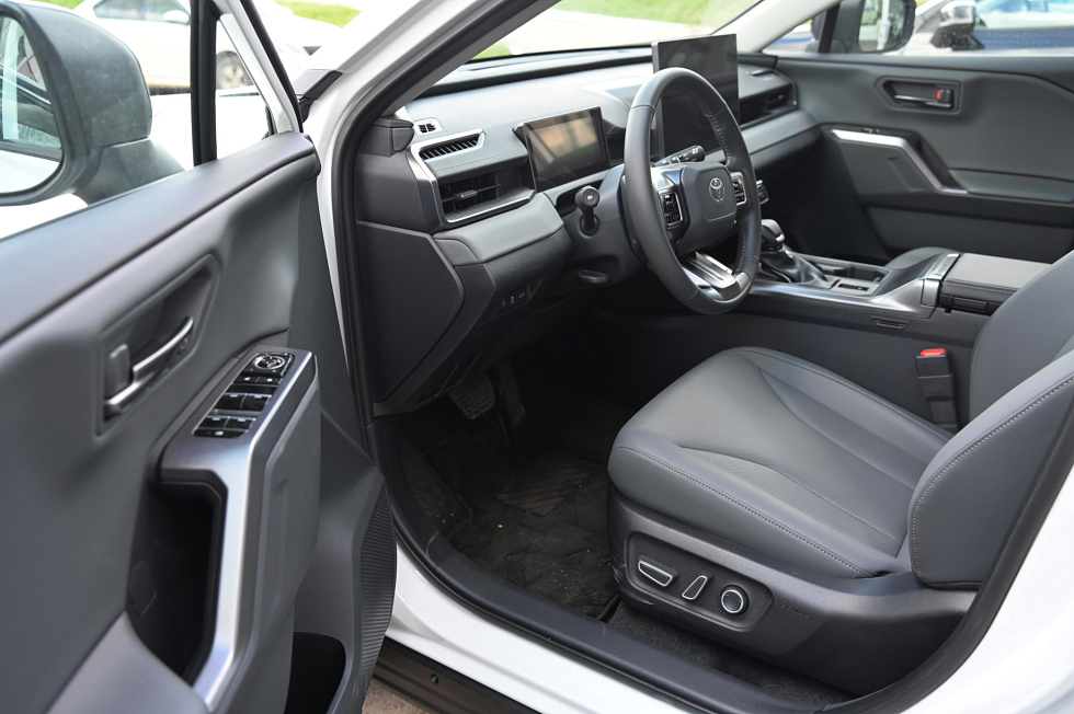 Toyota RAV4 Adventure Plus, белый