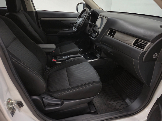 Mitsubishi Outlander Intense+, 2017 года, пробег 155312 км