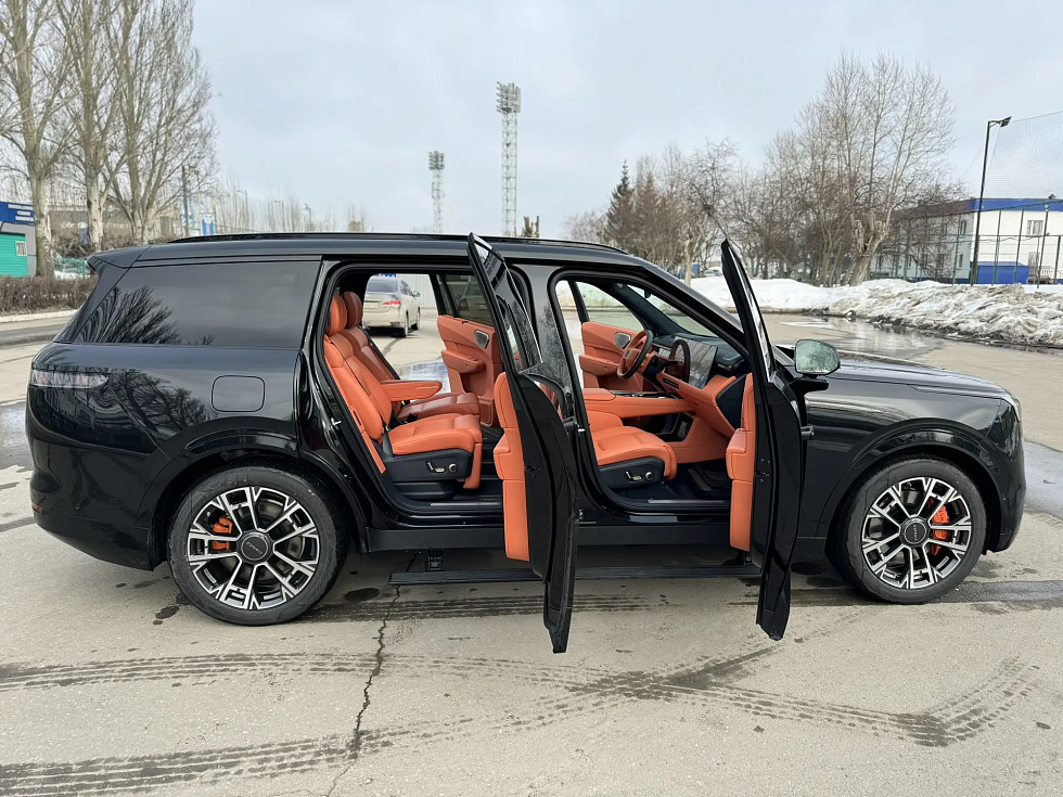 Lynk & Co 900 Ultra (6 seats), черный