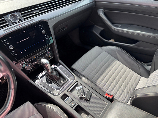 Volkswagen Passat, 2019 года, пробег 241690 км