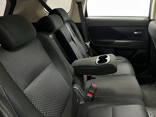 Mitsubishi Outlander Invite, 2018 года, пробег 136649 км