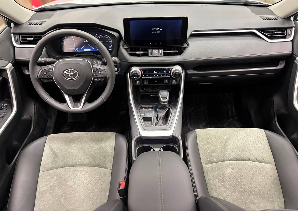 Toyota RAV4 Luxury, белый