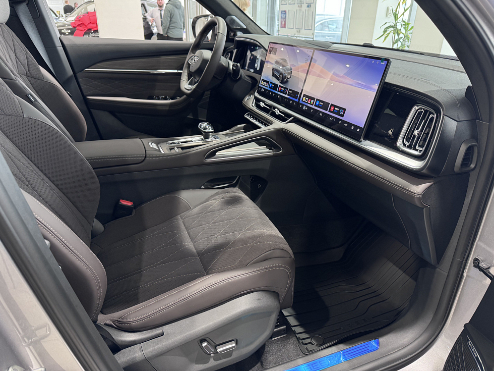 Geely Monjaro Флагман, серебряный
