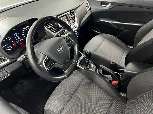 Hyundai Solaris Elegance, 2017 года, пробег 130000 км