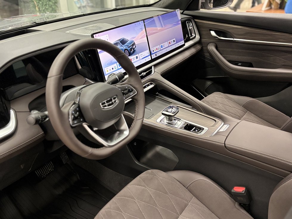 Geely Monjaro Flagship, серебряный