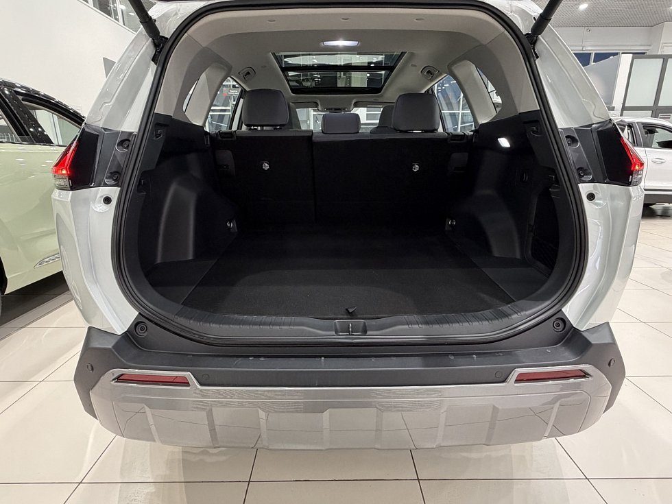 Toyota RAV4 Luxury, белый