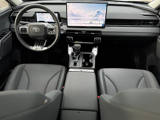 Toyota RAV4 Luxury, 2026 года, пробег 268 км