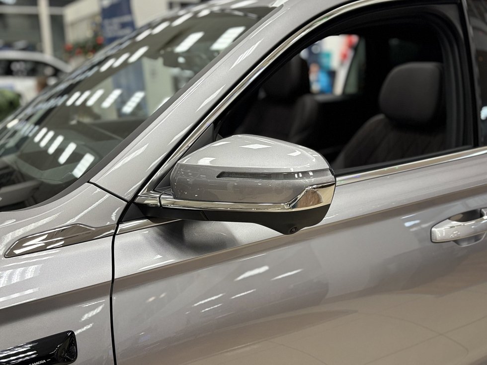 Geely Monjaro Flagship, серебряный