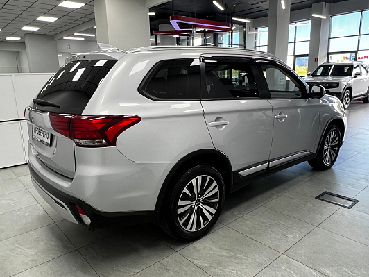 Mitsubishi Outlander, 2020 года, пробег 76625 км