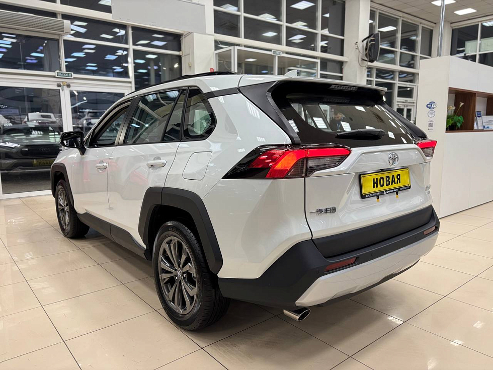 Toyota RAV4 Luxury, белый