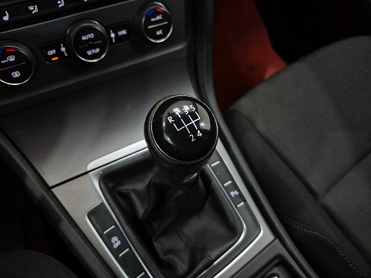 Volkswagen Golf, 2013 года, пробег 179203 км