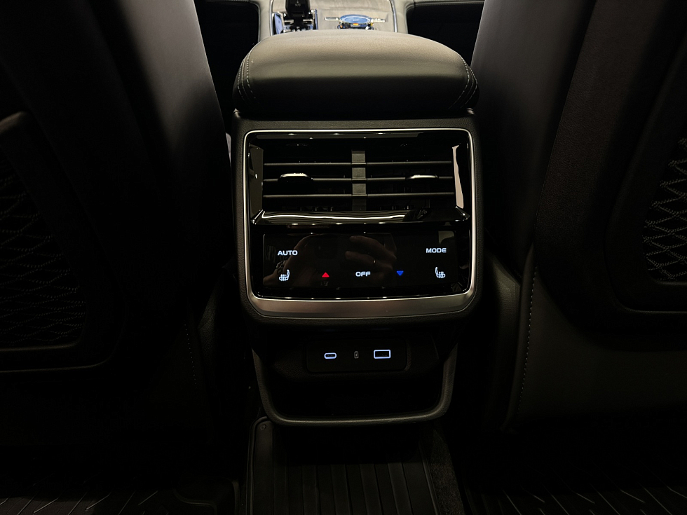Geely Monjaro Flagship, черный