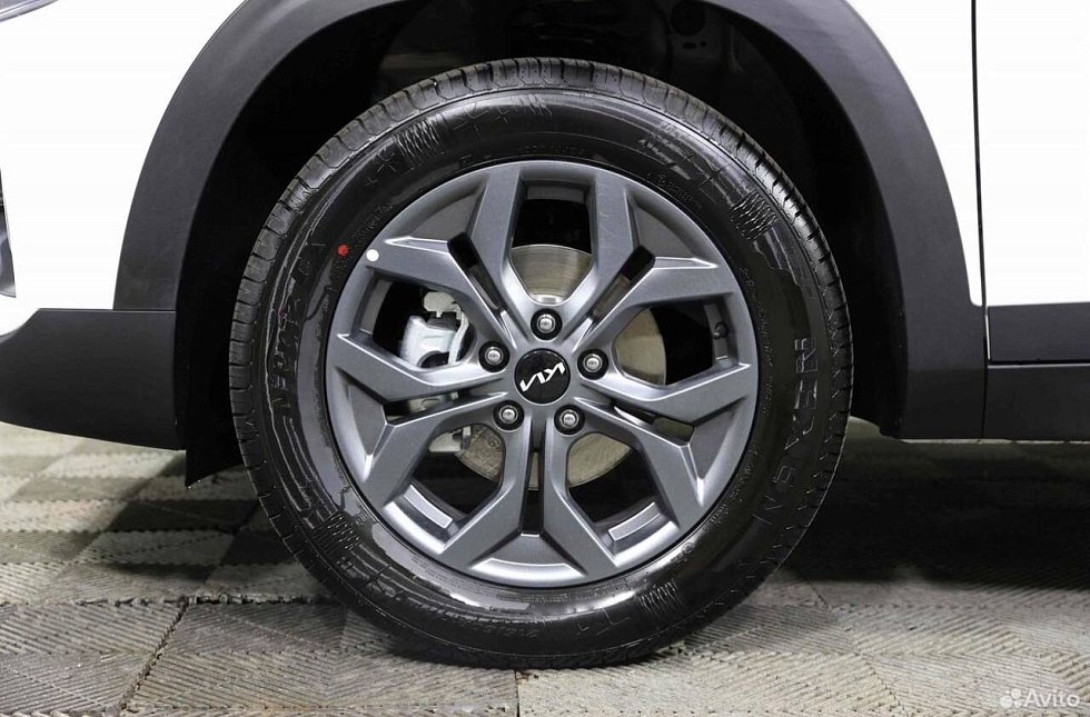 Kia Seltos Luxury Edition, белый