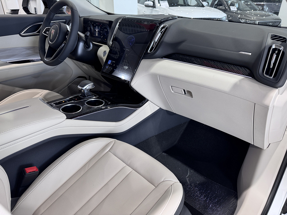 Hongqi HS3 Делюкс (Deluxe), белый