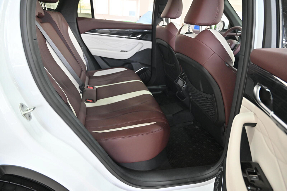 Geely Monjaro Exclusive (2023-2025), белый