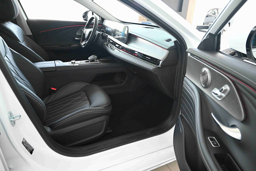 Chery Arrizo 8 Ультра Черный / Ultra Black, белый