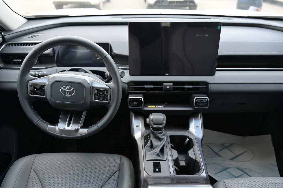 Toyota RAV4 Adventure Plus, белый
