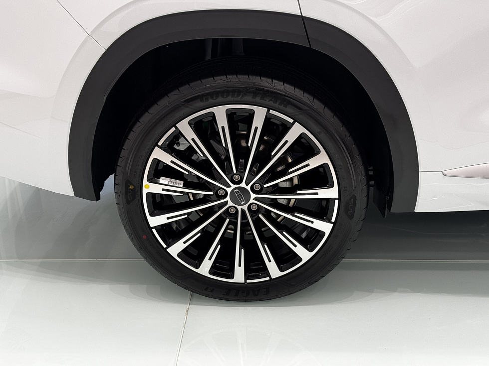 Geely Monjaro Флагман, белый