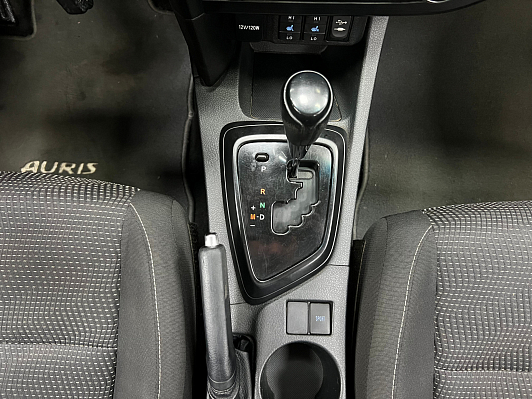 Toyota Auris, 2013 года, пробег 179650 км