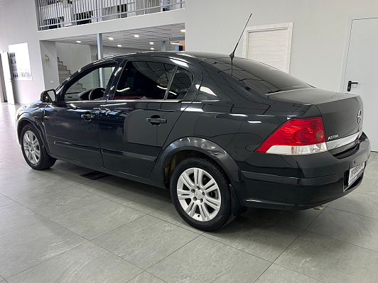 Opel Astra, 2012 года, пробег 178117 км