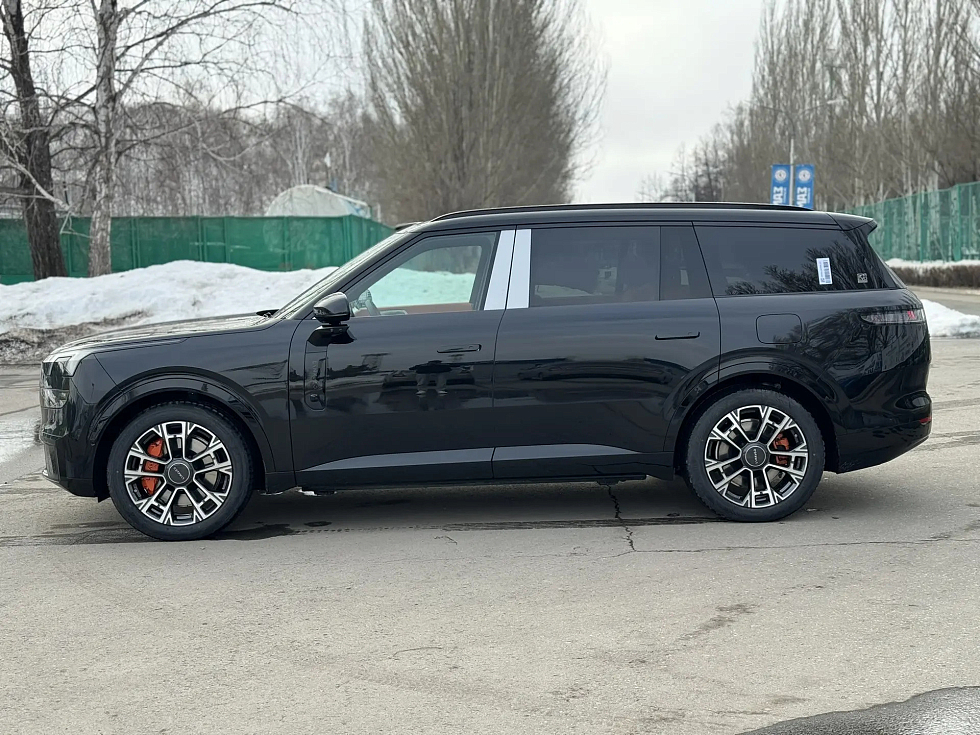 Lynk & Co 900 Ultra (6 seats), черный