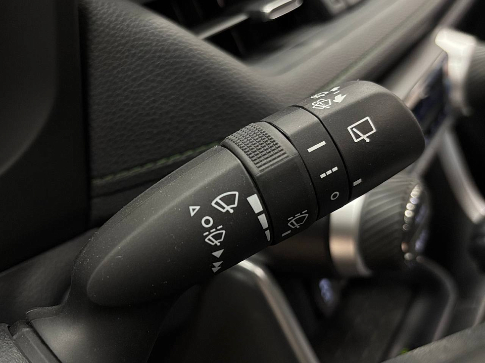Toyota RAV4 Luxury, белый