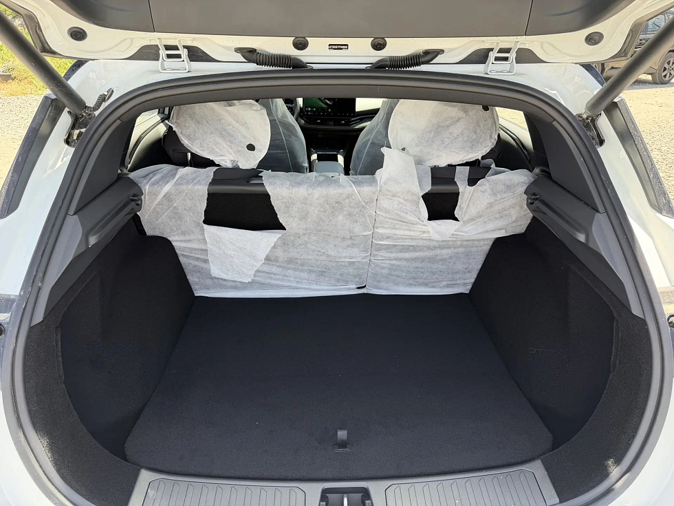 Lynk & Co 06 Ultra, белый