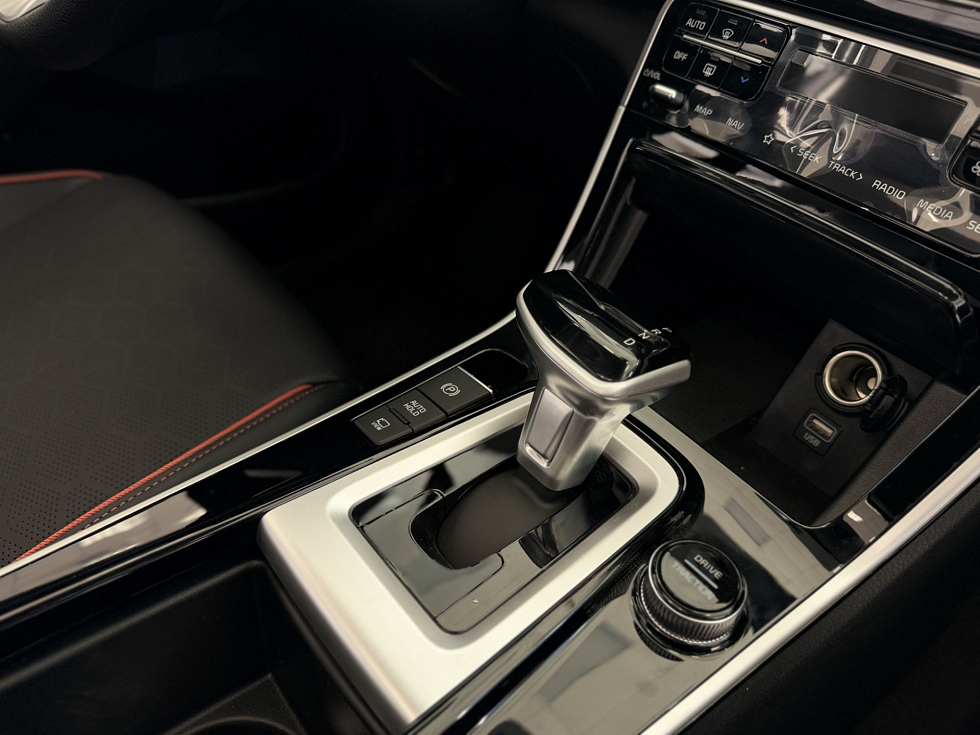 Kia Seltos Luxury Edition, черный