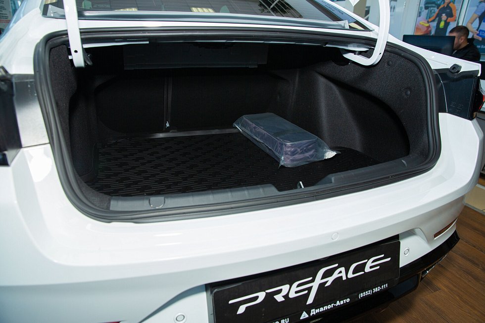 Geely Preface Люкс, белый