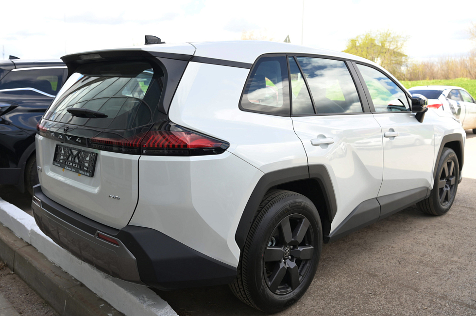 Toyota RAV4 Adventure Plus, белый