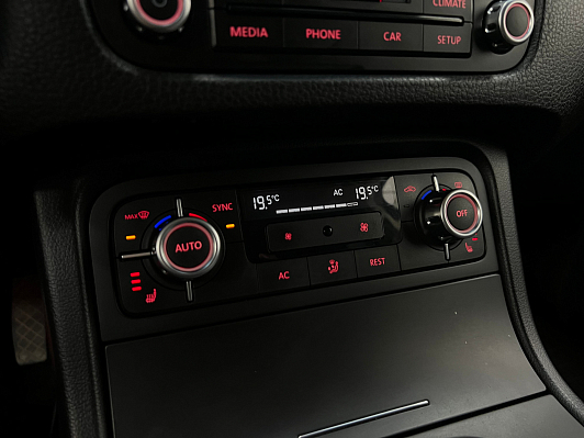 Volkswagen Touareg, 2012 года, пробег 180889 км