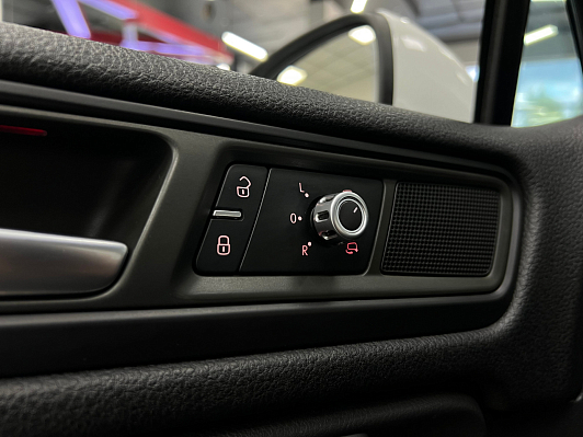 Volkswagen Touareg, 2012 года, пробег 180889 км